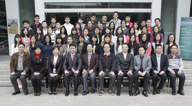 开班仪式全体教师与学生合影